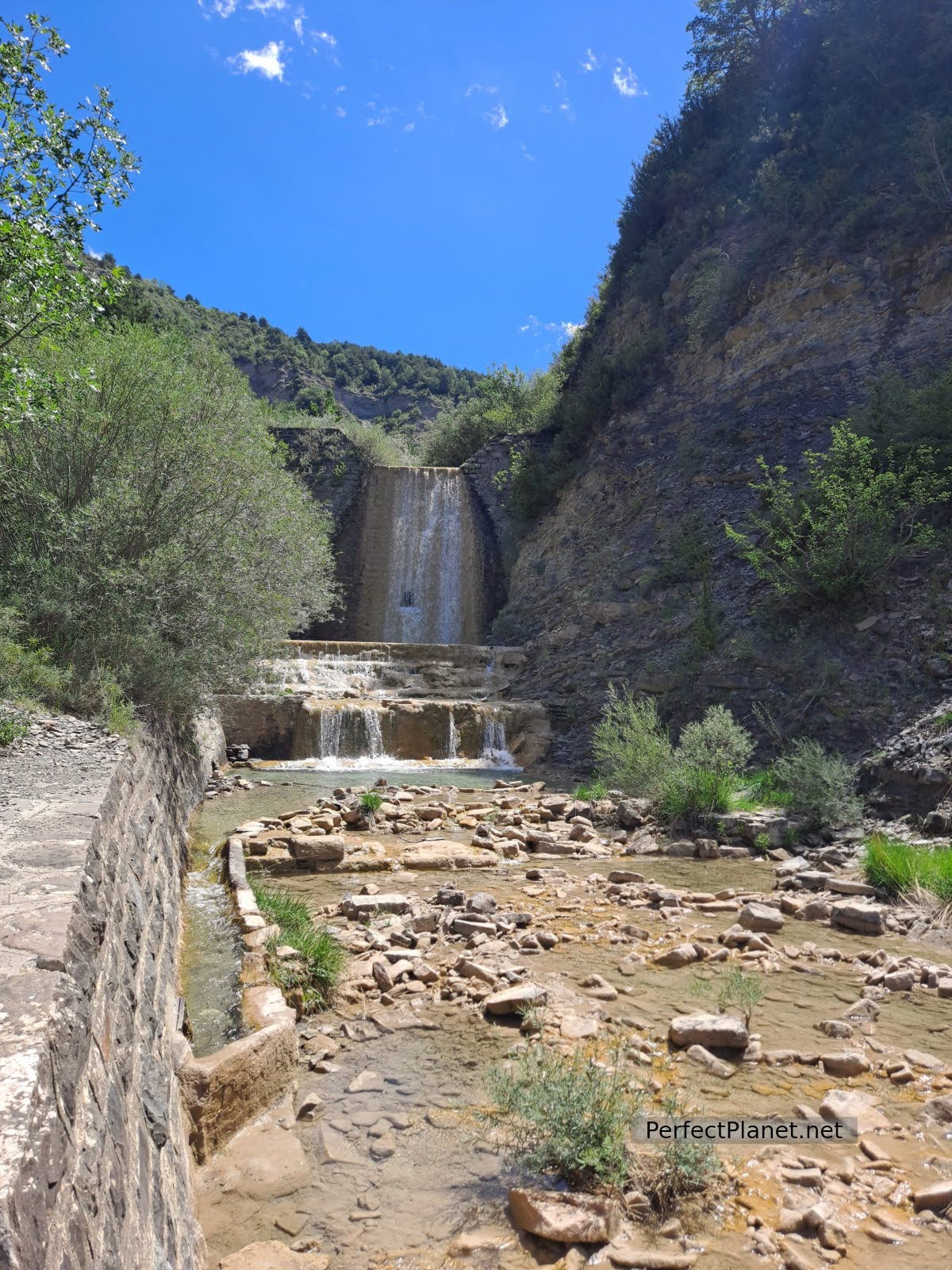 Orós Bajo waterfall