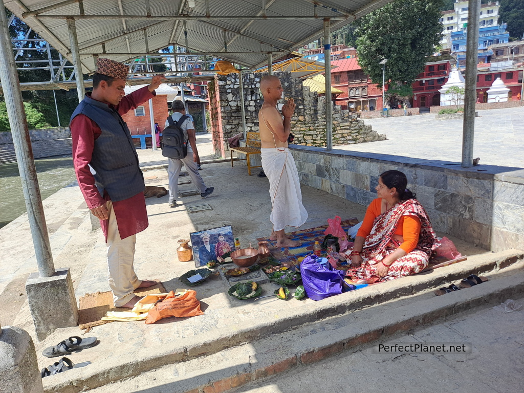 Puja en Templo Gokarna Mahadev