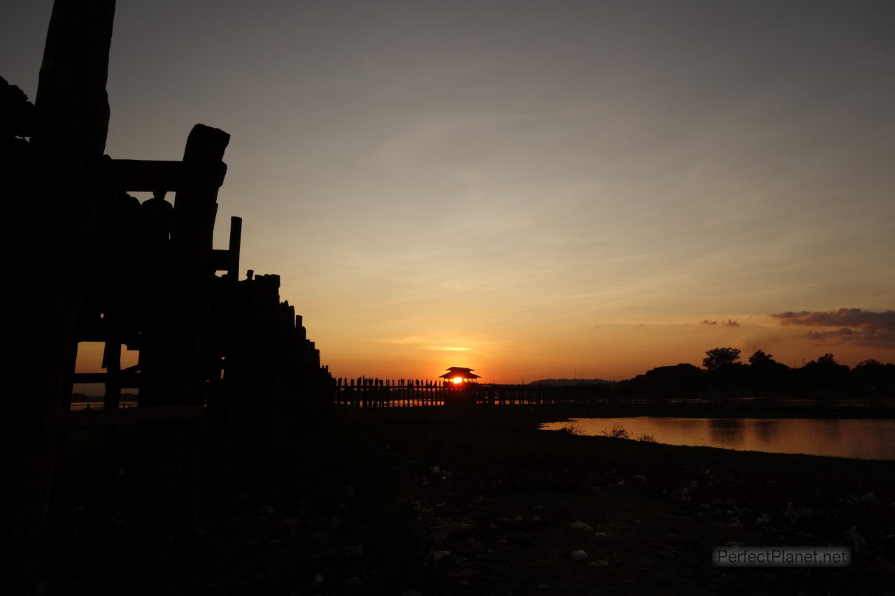 Atardecer puente U-Bein