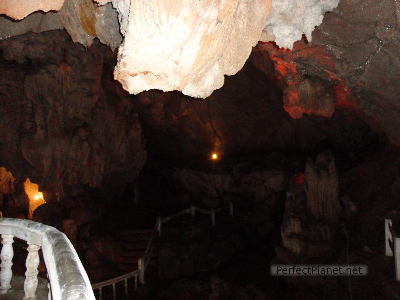 Interior cueva Tham Jang