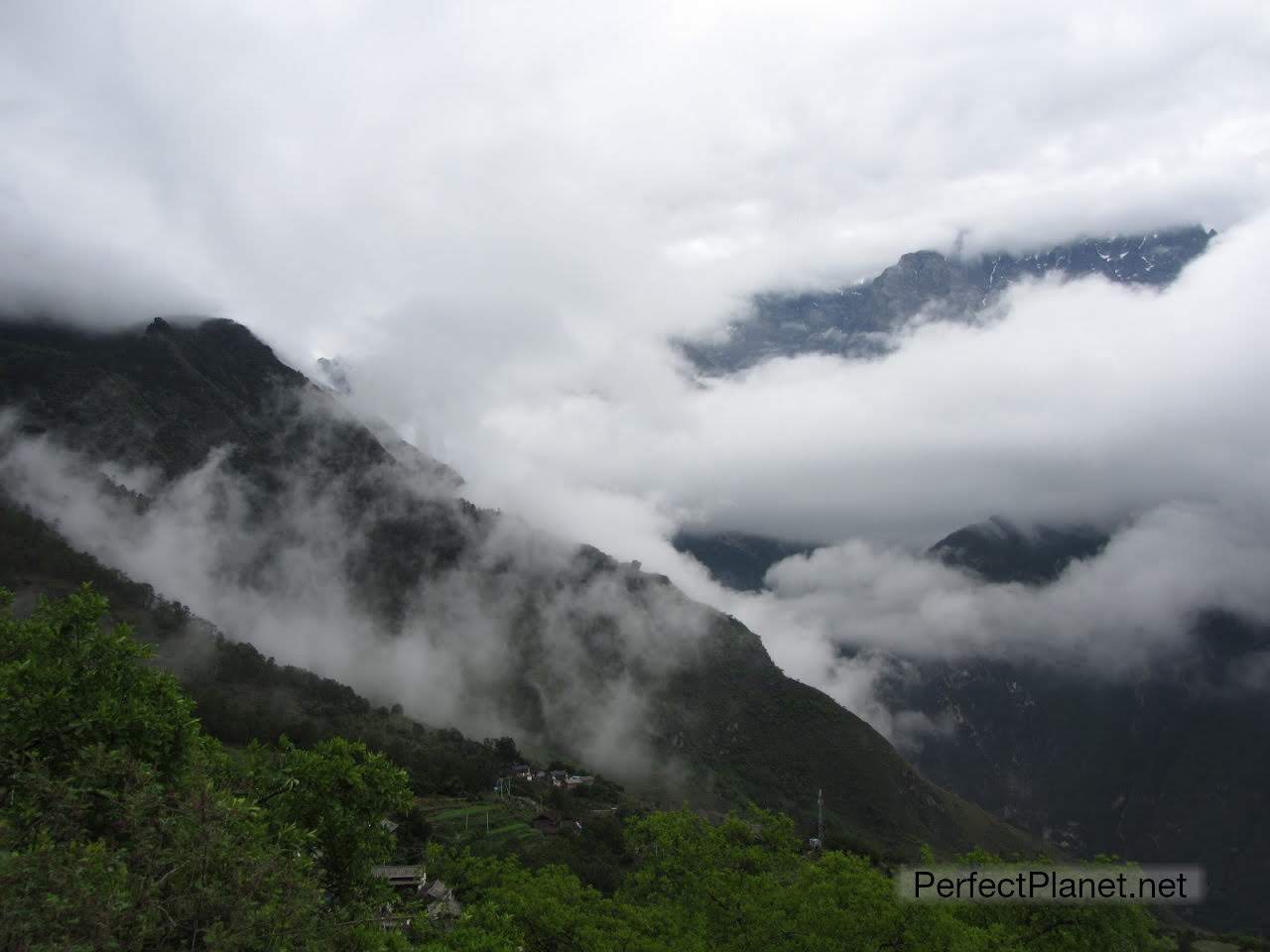 Dawn breaks in Naxi village