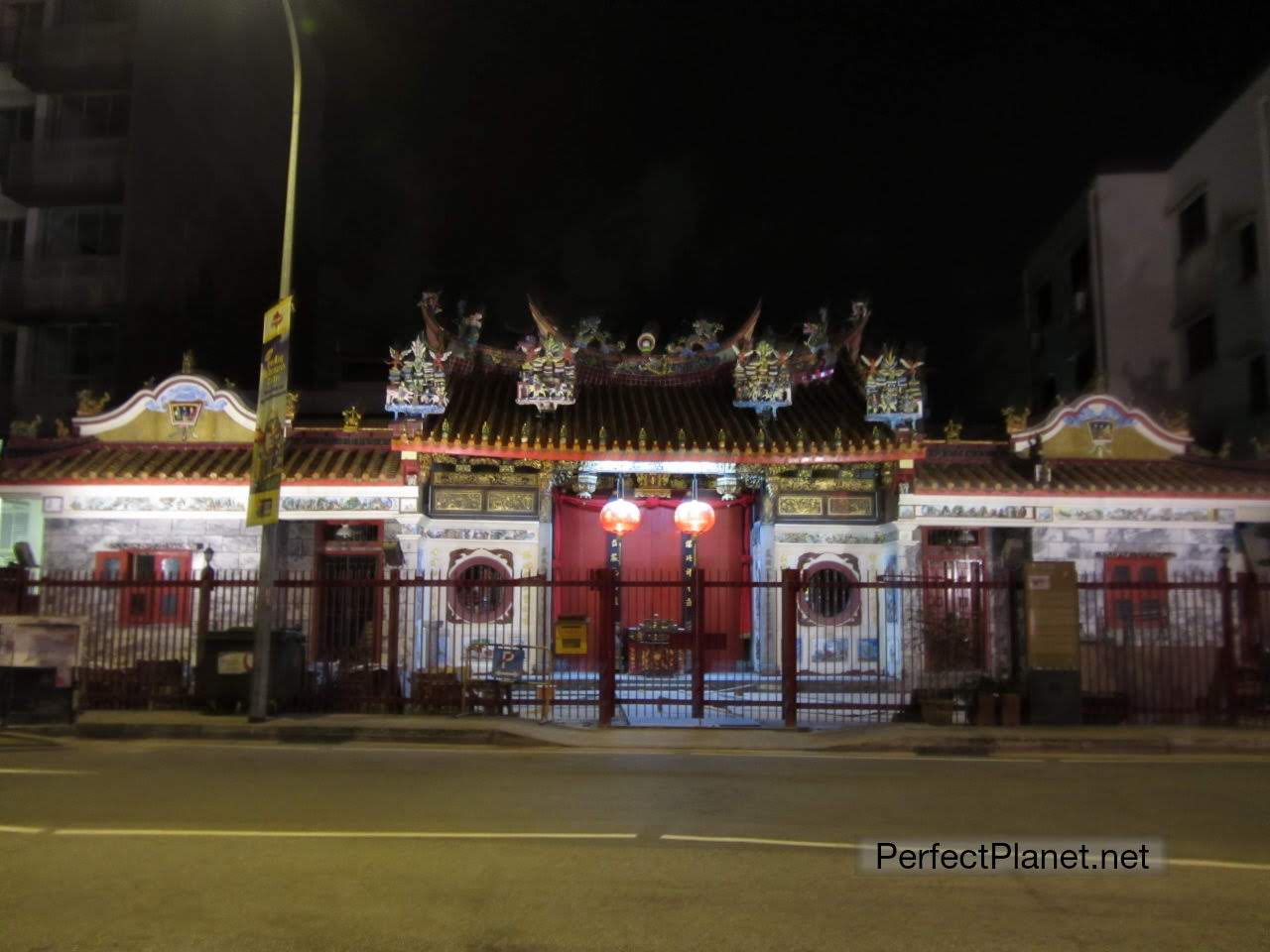 Templo cerca del hotel en Singapur
