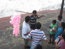 Gente en la playa de Kovalam